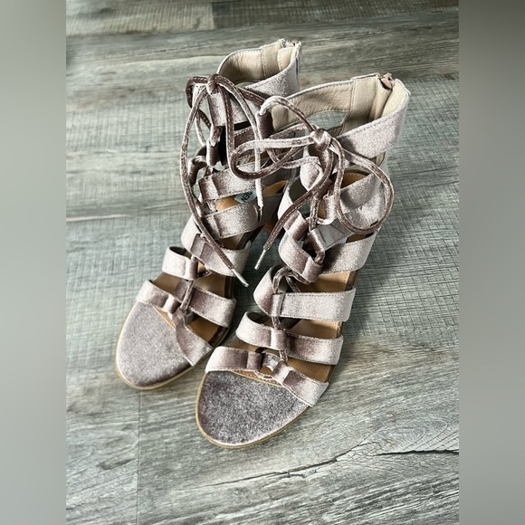 Steve Madden Bensin Heels Strappy Lace Up 8.5 Velvet Taupe Brown Sexy Club Party - Picture 3 of 8